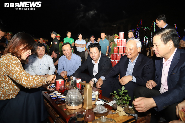 Ảnh: Du khách đến Hà Giang nô nức thưởng thức ẩm thực, đặc sản 8 tỉnh Tây Bắc - 6