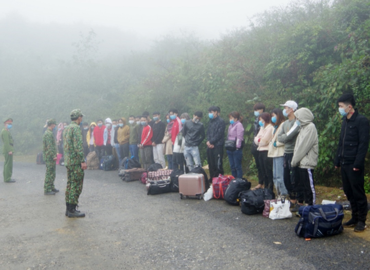 Bắt giữ 35 người nhập cảnh trái phép vào Việt Nam - 1