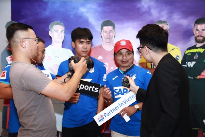 Không khí sôi động tại cuộc thi Bundesliga Penalty shoot-out - 2