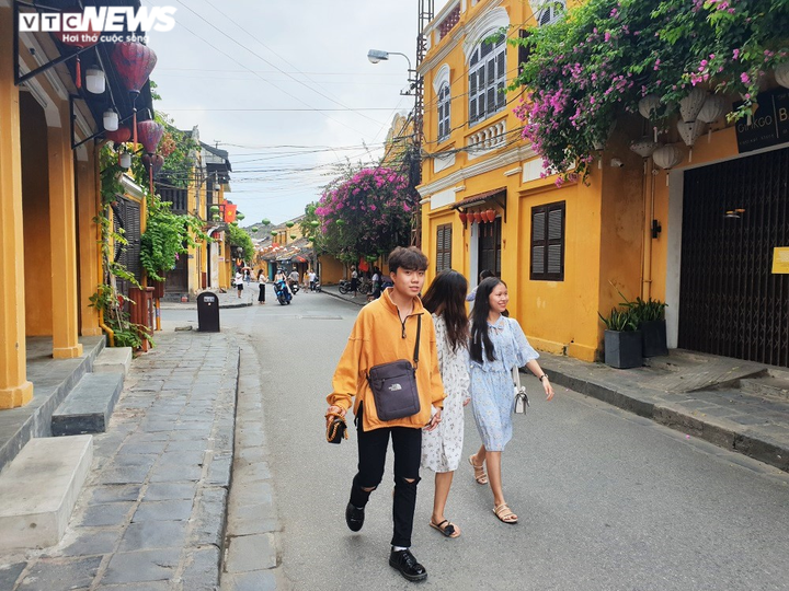 Phó Thủ tướng Vũ Đức Đam: Giữ an toàn, chưa vội mở đường bay đón khách quốc tế - 2