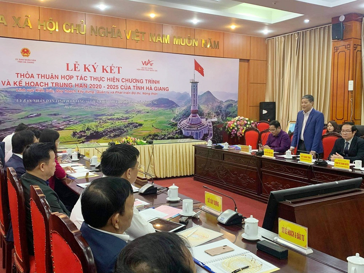 Bộ Xây dựng và Hà Giang ký kết hợp tác quy hoạch phát triển nông thôn và đô thị - 4