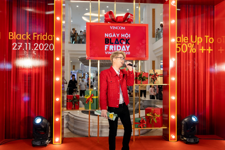 Hàng dài chờ thanh toán ngày Vincom Black Friday đầu tiên: 'Lâu nhưng đáng' - 9
