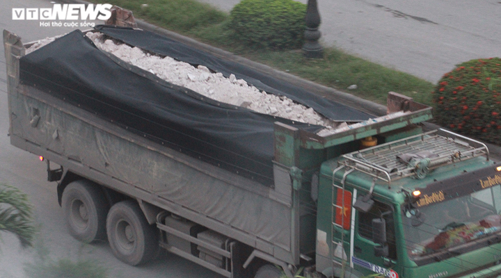 Đoàn xe cơi nới thành thùng, dàn hàng trên quốc lộ khiến dân Quảng Ninh kinh hãi - 9