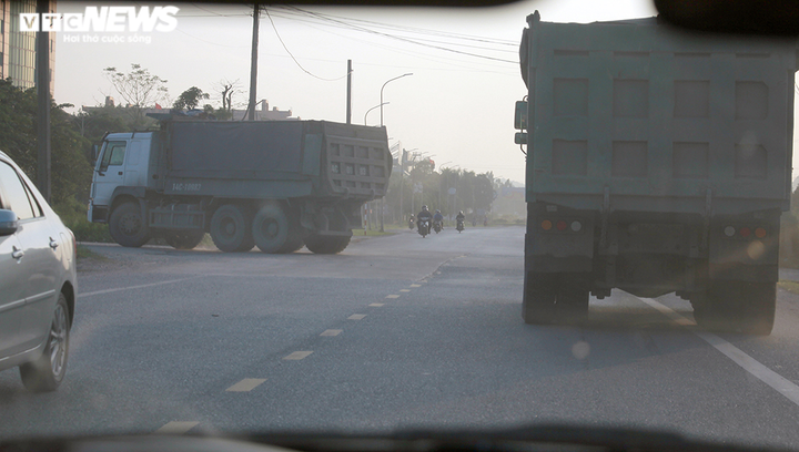Đoàn xe cơi nới thành thùng, dàn hàng trên quốc lộ khiến dân Quảng Ninh kinh hãi - 16