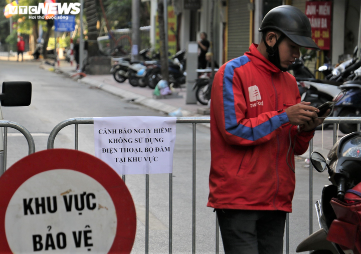 Khu vực phát hiện quả bom lớn ở Hà Nội được bảo vệ thế nào? - 4