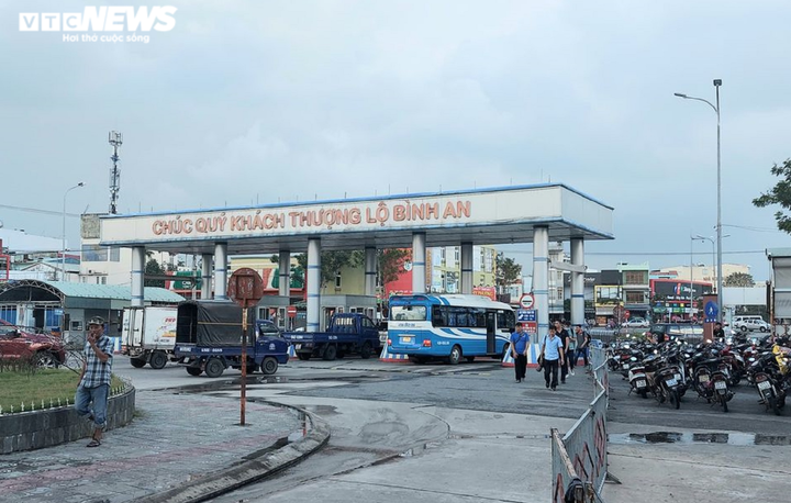 Xe trá hình ‘bóp chết’ xe buýt liền kề Đà Nẵng-Huế: Vì sao khó dẹp? - 1