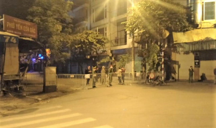 Di dời thành công quả bom nặng 340kg trên phố Cửa Bắc, Hà Nội - 1