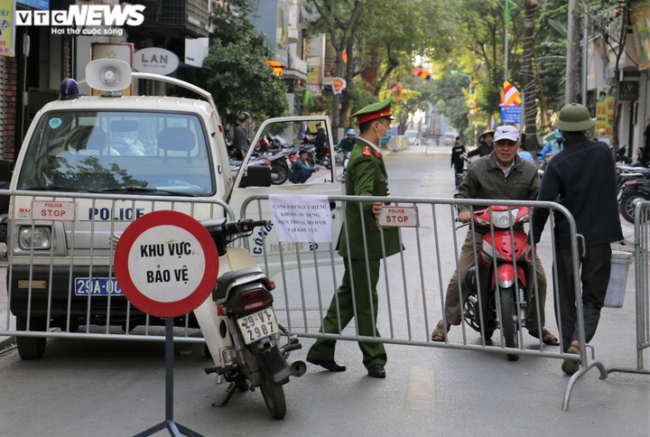 Khu vực phát hiện quả bom lớn ở Hà Nội được bảo vệ thế nào? - 5