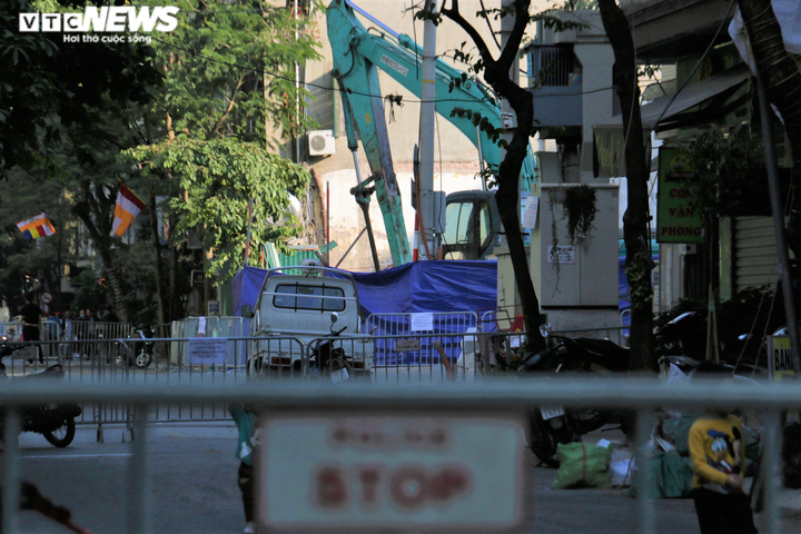 Khu vực phát hiện quả bom lớn ở Hà Nội được bảo vệ thế nào? - 1