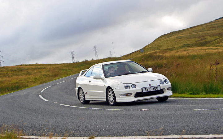 Những chiếc xe đời 1990, không còn được sản xuất nhưng vẫn 'hot' - 7