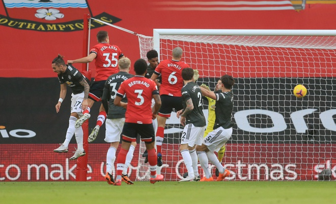 Trực tiếp Southampton 2-3 Man Utd: Cavani hoá người hùng - 8
