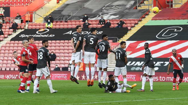 Trực tiếp Southampton 2-3 Man Utd: Cavani hoá người hùng - 7