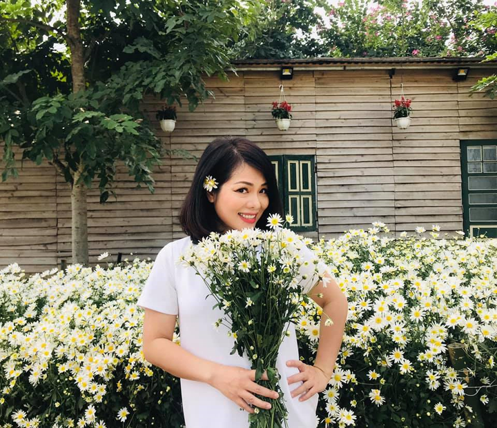 Không gian sống ngập tràn cây xanh của MC Bạch Dương sau khi rời VTV - 11