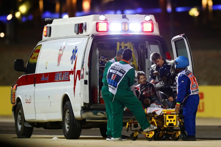 Xe F1 gãy đôi, bốc cháy ngùn ngụt, tay đua may mắn thoát chết - 3