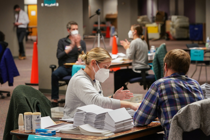 Wisconsin kết thúc kiểm phiếu lại, Biden tiếp tục thắng Trump - 1