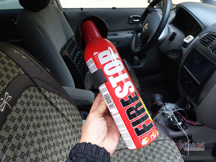 Ô tô con phải có bình chữa cháy: 4 năm quên lãng - 1