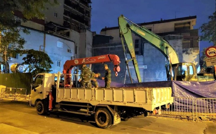 Quả bom nặng 340kg trên phố Hà Nội được hủy nổ an toàn - 1
