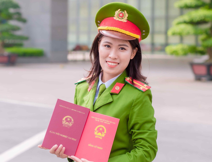 Ảnh: Thủ khoa Học viện Cảnh sát nhân dân được phong hàm vượt cấp - 1