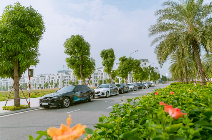 Mãn nhãn ngắm đoàn xe Vinfast 'chở' Vinhomes Star City dạo quanh Tp.Thanh Hóa - 1