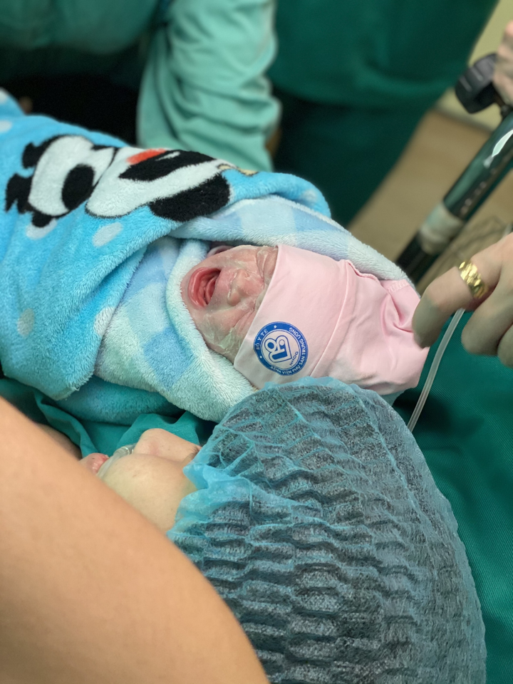 Ca phẫu thuật đặc biệt: Mổ bắt con trong tư thế ngồi cho người mẹ ung thư - 5