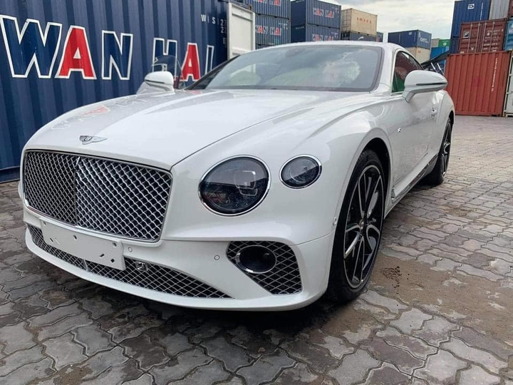 Thêm nhiều xe sang hàng hiếm về nước phục vụ đại gia Việt đón Tết - 2