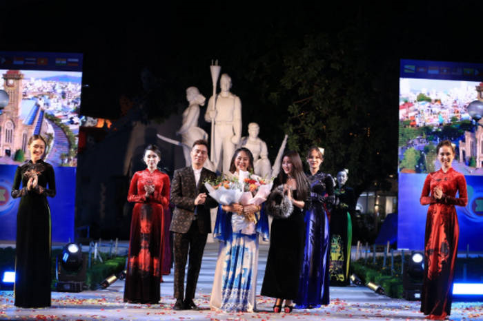 Bộ sưu tập áo dài di sản của nhà thiết kế dân tộc Tày khiến khán giả ngỡ ngàng - 3