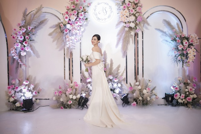 Á hậu Tường San bật khóc trong lễ cưới - 7