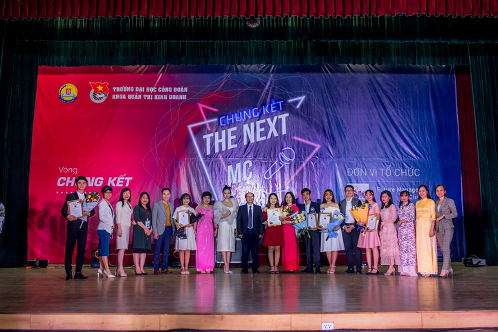 Ảnh: Dàn trai xinh, gái đẹp tranh tài trong đêm chung kết tìm kiếm tài năng MC - 1