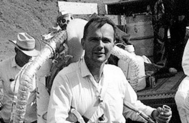 Người duy nhất được an táng trên Mặt trăng là ai? - 2