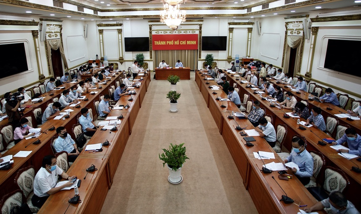 Chủ tịch TP.HCM đề nghị khởi tố bị can với tiếp viên hàng không làm lây COVID-19 - 2