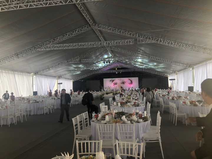 Công Phượng ân cần mở cửa xe cho cô dâu Viên Minh, Văn Hoàng dự lễ cưới bạn thân - 7