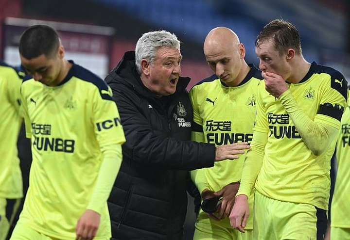 Làm lây lan COVID-19, đội bóng Ngoại hạng Anh có nguy cơ bị phạt nặng - 1