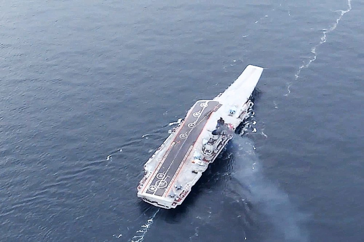 Ảnh: Tàu sân bay Đô đốc Kuznetsov của Hải quân Nga sắp trở lại đại dương - 8