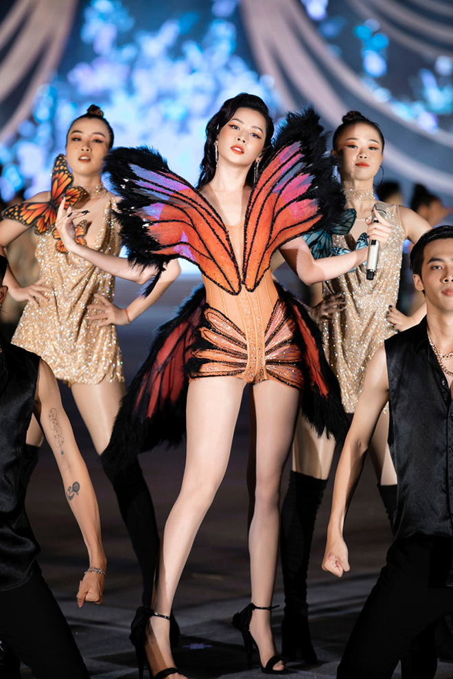 Hát nhép không khớp khi diễn cùng sao ngoại, Chi Pu bị antifan 'ném đá' - 1