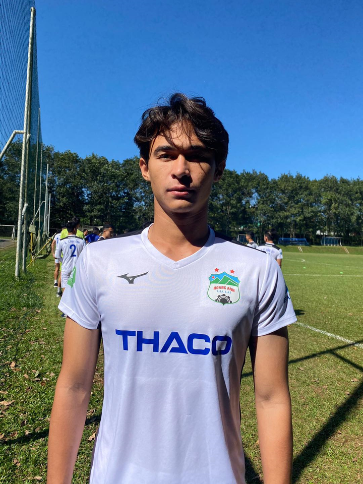 4 tân binh HAGL ra mắt trong buổi tập đặc biệt của HLV Kiatisak - 6