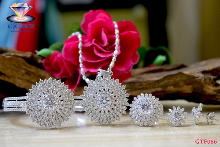 Kim cương - 'Vũ khí' thượng hạng giúp nâng tầm vẻ đẹp đẳng cấp - 2