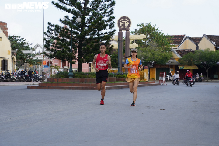 Ảnh: Du khách nước ngoài chạy việt dã 'Vì di sản văn hóa thế giới Hội An' - 2