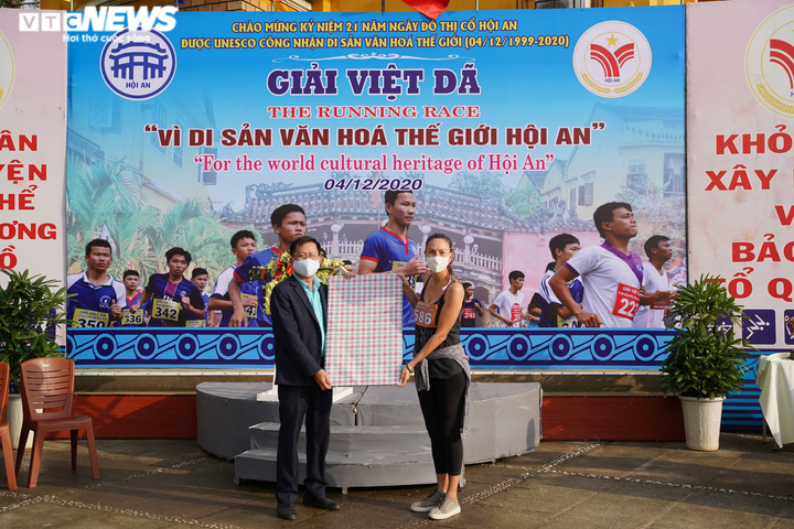 Ảnh: Du khách nước ngoài chạy việt dã 'Vì di sản văn hóa thế giới Hội An' - 9
