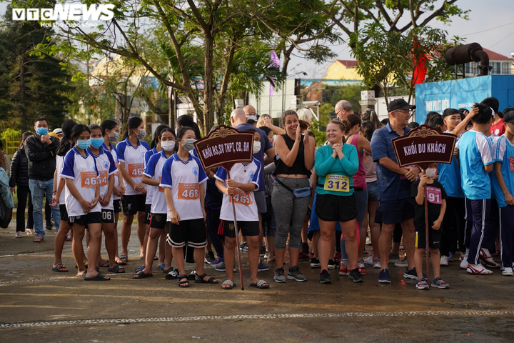 Ảnh: Du khách nước ngoài chạy việt dã 'Vì di sản văn hóa thế giới Hội An' - 3