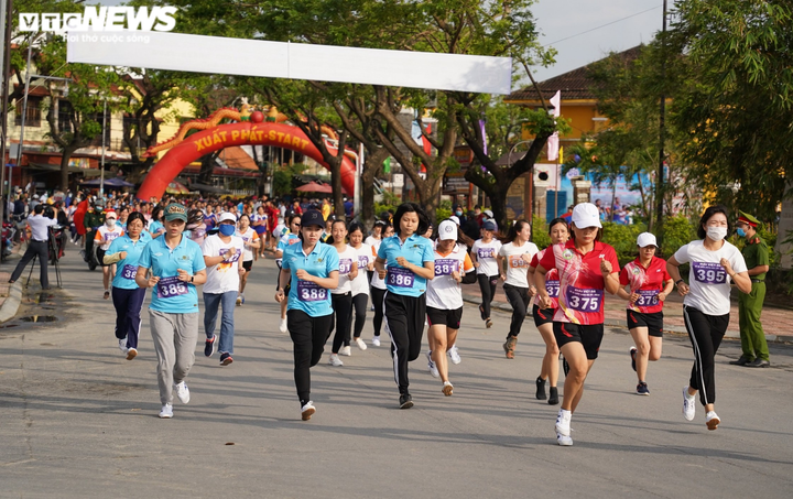 Ảnh: Du khách nước ngoài chạy việt dã 'Vì di sản văn hóa thế giới Hội An' - 1