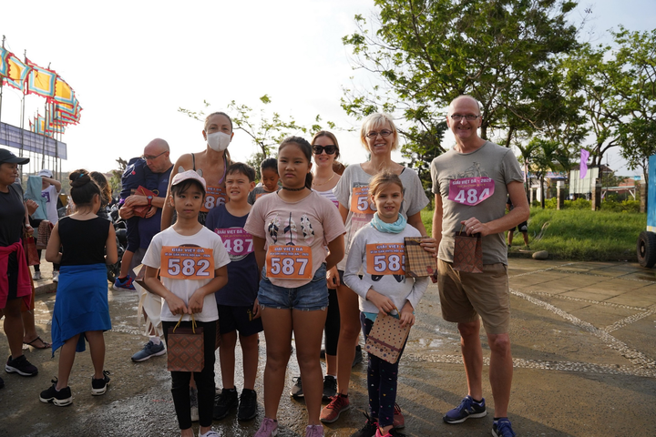 Ảnh: Du khách nước ngoài chạy việt dã 'Vì di sản văn hóa thế giới Hội An' - 8