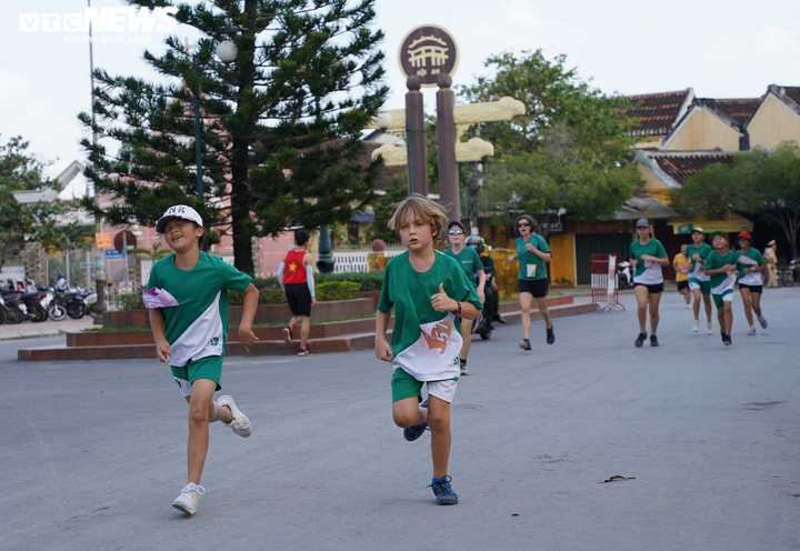 Ảnh: Du khách nước ngoài chạy việt dã 'Vì di sản văn hóa thế giới Hội An' - 6