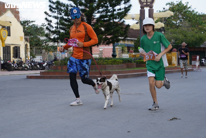 Ảnh: Du khách nước ngoài chạy việt dã 'Vì di sản văn hóa thế giới Hội An' - 7