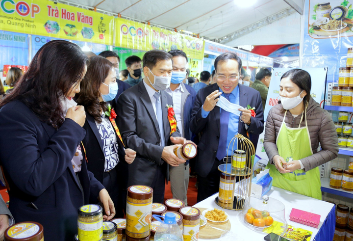 Những sản phẩm thủy sản nổi tiếng Quảng Ninh xuất hiện tại Hà Nội - 2