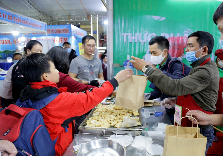 Những sản phẩm thủy sản nổi tiếng Quảng Ninh xuất hiện tại Hà Nội - 3