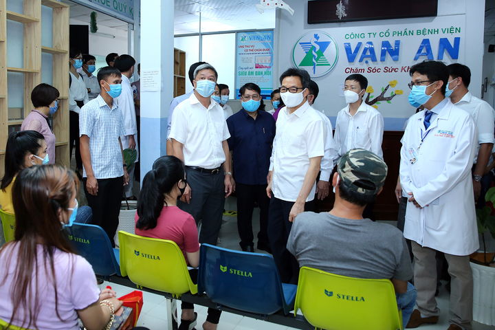 Chống dịch COVID-19: 'Trên nóng, dưới lạnh', khắc phục thế nào? - 2