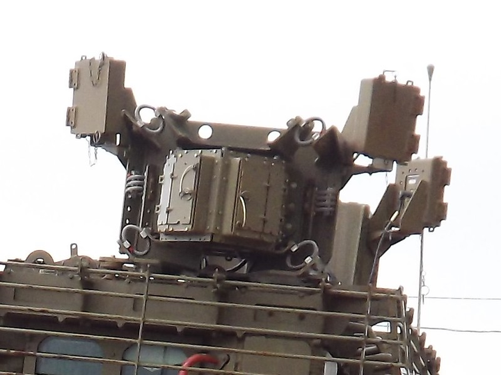 ‘Quái vật’ Caterpillar D9: Israel lắp hệ thống chống tên lửa cho máy ủi bọc thép - 2