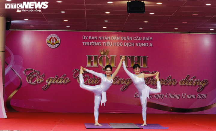 'Cô giáo tài năng duyên dáng' tại trường Dịch Vọng A: Vườn hoa đa sắc màu - 2