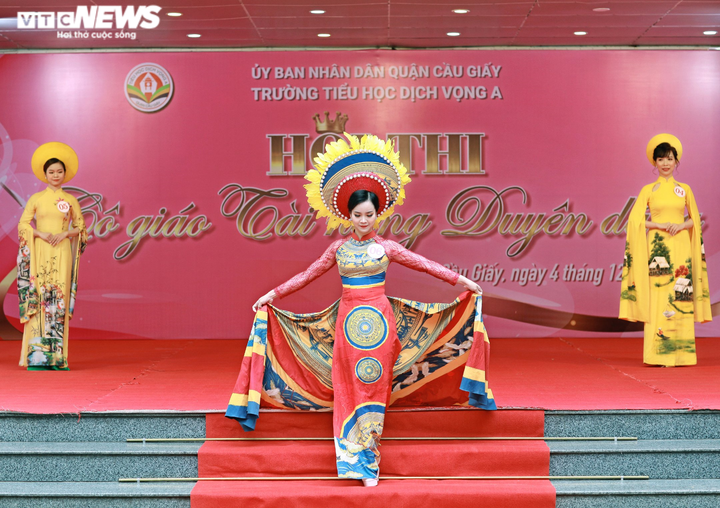 'Cô giáo tài năng duyên dáng' tại trường Dịch Vọng A: Vườn hoa đa sắc màu - 1