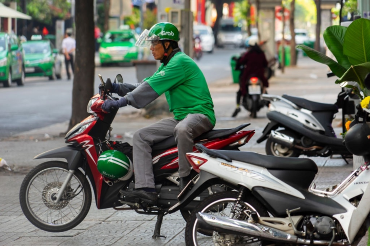 Grab tăng giá cước, khách hàng có quay lưng? - 2
